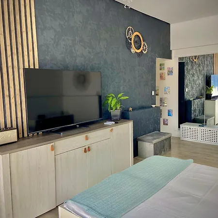 Sunny Riviera Apartment *